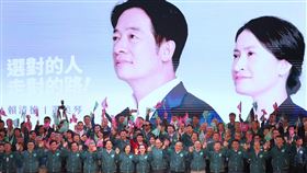 賴蕭配全國競總成立　民進黨要角齊聚站台民進黨總統參選人賴清德（前左6）、副總統參選人蕭美琴（前右8）3日舉辦全國暨台北市立委聯合競總成立大會，總統蔡英文（前左7）、行政院長陳建仁（前左5）、前行政院長蘇貞昌（前右6）等人皆出席站台。中央社記者王飛華攝  112年12月3日