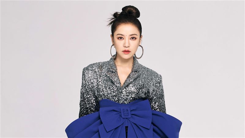 白安新竹跨年唱到一半⋯「險被強風吹倒」畫面曝光　本人發聲了