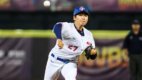 U23世界盃棒球賽預賽　台灣賴延峰先發戰德國U23世界盃棒球賽持續展開，台灣隊預賽第2戰15日在台中迎戰德國隊，台灣隊由投手賴延峰先發登板。中央社記者鄭清元攝  111年10月15日