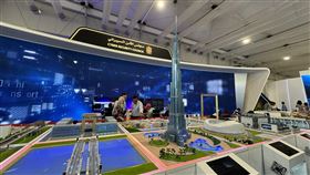 COP28綠區展示氣候變遷影響COP28聯合國氣候峰會正在杜拜舉行，綠區開放民眾參觀，在科技與創新中心設有阿拉伯聯合大公國網路安全委員會的攤位，展示氣候變遷對杜拜重要建設的影響。中央社記者吳家豪攝  112年12月6日