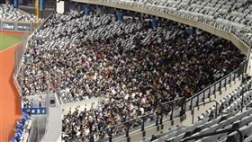 ▲大巨蛋200元票價最終戰，吸引9624人進場。（圖／記者張沛嘉攝影）