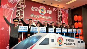 智冠集團拚一站式服務智冠集團董事長王俊博（左1）表示，今年將整合旗下子公司，強化一站式服務進軍海外。旗下金融科技業務藍新科技則規劃2年內IPO。中央社記者韓婷婷攝  112年3月2日