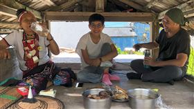 公視紀錄片《島上》蘭嶼居民王春英（左起）、導演曹文傑、攝影師陳昭宏。（圖／公視提供）