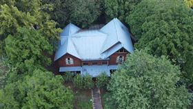  馬文君，700坪莊園木屋，未申請建照 南投縣府：確實為違建將要求拆除，也可申請補照(圖／翻攝畫面)