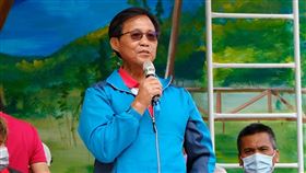 國民黨籍花蓮縣前議員高小成去年選舉登記前，因送了3隻雞給選民，被檢方依違反《選罷法》起訴，高小成辯稱因受邀聚餐，不好意思讓別人請吃飯，才回禮送對方雞隻。(翻攝自高小成臉書)
