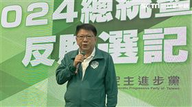 賴清德競總今上午召開「2024總統暨立委選舉反賄選記者會」記者會。與會人員包括競選總部總幹事潘孟安、立委參選人吳崢、陳秀寳、林靜儀、不分區立委參選人郭昱晴、律師黃帝穎、林俊宏。（圖／記者高逸帆攝影）