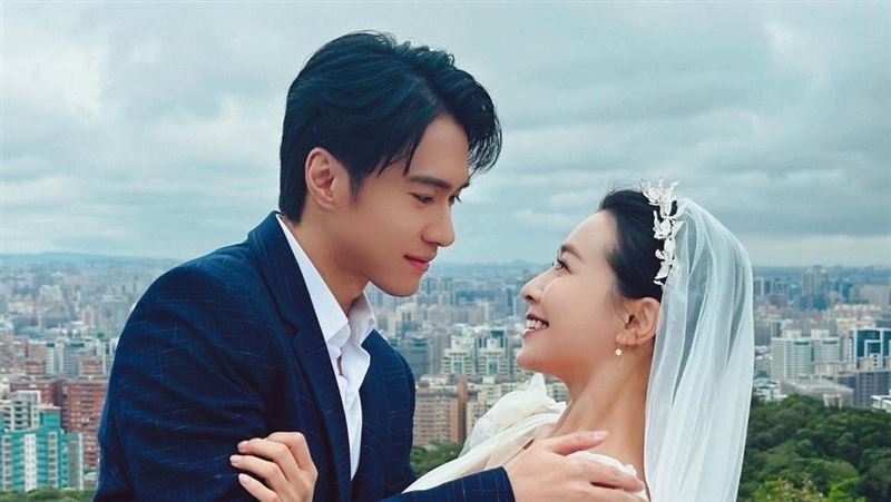 台8女神吳婉君披絕美白紗　私下暖舉曝光
