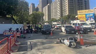 台灣大道休旅車恍神撞機車　5人送醫