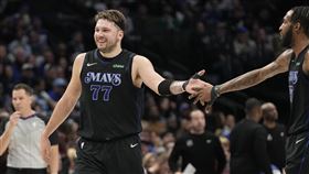 ▲東契奇（Luka Doncic）上半場拿下29分10籃板10助攻，成為NBA史上第1人。（圖／美聯社／達志影像）