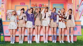 「明星耶誕跨年交換禮物」晚間將請到初戀系女團PINK FUN一同來開箱。