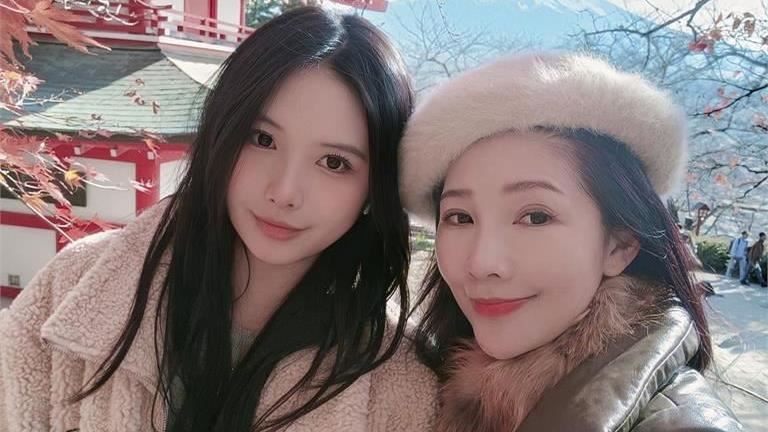 林書煒愛女辣照　小洋裝失守洩絕對領域