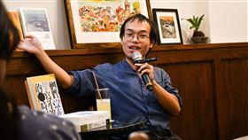 作家朱宥勳直言，「國文課」什麼時候變成「道德課」，「國文老師」的專業何時包含了「道德教育」？（圖／翻攝自朱宥勳粉專）