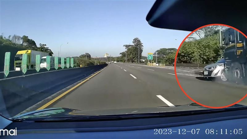 聯結車國3垂直推撞轎車200米　驚險畫面曝