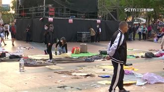 獨／耶誕城舞台卡位衝突　歌迷搶先鋪地墊