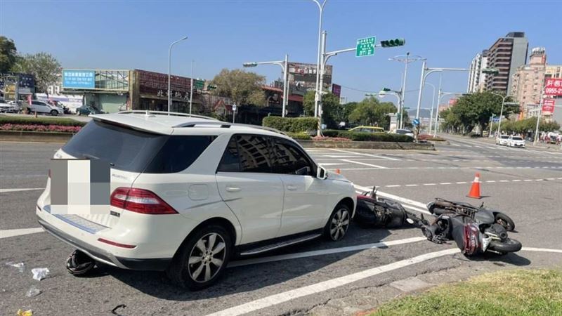 北投賓士連撞4機車　3人送醫1人身亡
