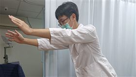 跑完膝蓋痛？治療師教3招改善跑者膝（南投醫院提供）