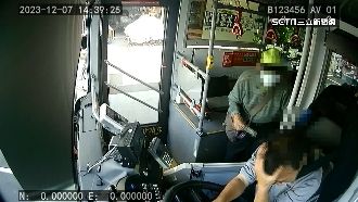 公車司機碎念　年長乘客挨罵「站著白目」
