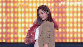 ▲張文綺竟化身性感小辣椒來爭奪「萬巒公主」的頭銜（圖／超級夜總會）