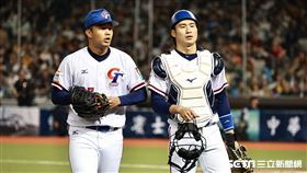 ▲亞錦賽台、日戰，台灣隊投捕搭檔曾仁和、宋嘉翔。（圖／記者劉彥池攝影）
