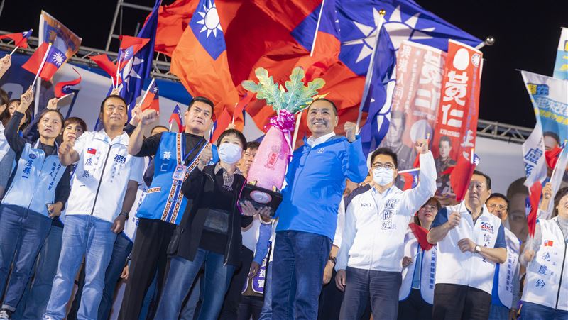台東萬人造勢　陳樹菊現身力挺侯友宜