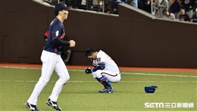 ▲亞錦賽台、日戰，台灣隊一壘手拿莫．伊漾成為最後一個出局數。（圖／記者劉彥池攝影）