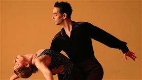 男女，跳拉丁舞(圖／PIXABAY)