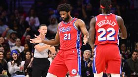 ▲恩比德（Joel Embiid）生涯第128場至少30分10籃板，追平巴克利（Charles Barkley）。（圖／美聯社／達志影像）