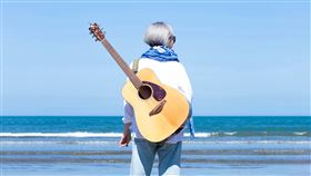 熊美玲台語專輯《一路平安》實現與林秋離「第三張」約定。（圖／創客音樂工作室提供）