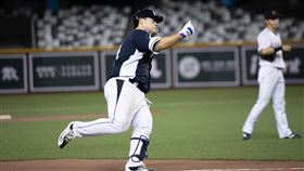  ▲韓國小胖19歲的金凡錫敲出台北大巨蛋首轟。（圖／中華棒協提供）