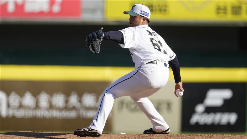 張奕返台初登板代表台鋼　練投飆147公里