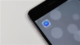 臉書,手機。PIXABAY