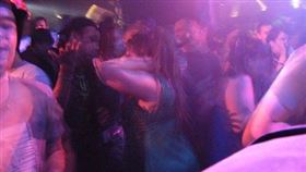 男拜訪女友家長　一見面尷尬炸…女友媽是他一夜情纏綿對象（示意圖／翻數自Pixabay）