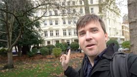 ▲波蘭網紅斯坦打卡吳欣盈在倫敦的豪宅。（圖／翻攝自斯坦-波蘭ê台灣囡仔YouTube）

