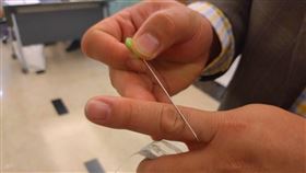 1210中醫小針刀 (記者黃仲丘攝影)