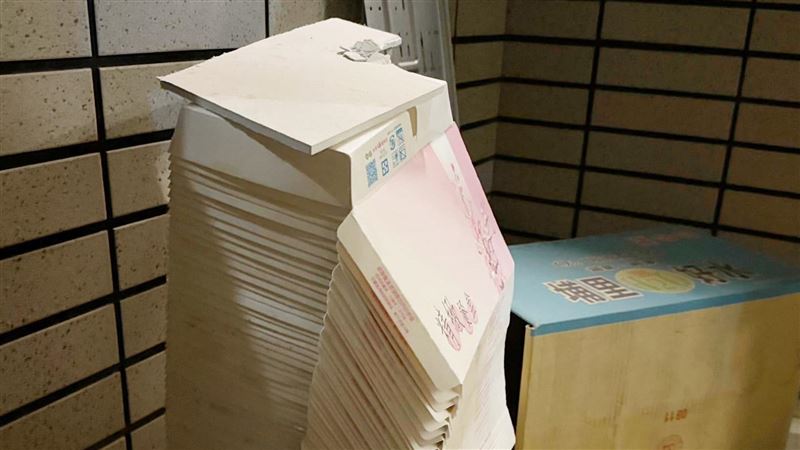 裝潢師傅吃完便當「整齊疊放」萬人狂讚