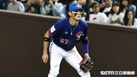 ▲亞錦賽冠軍戰，台灣隊一壘手拿莫．伊漾多次美技。（圖／記者劉彥池攝影）