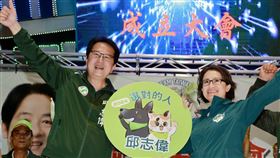 民進黨副總統候選人蕭美琴今（10）日晚間赴高雄出席「立法委員邱志偉彌陀聯合後援會成立大會」。（圖／賴清德競選總部提供)