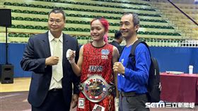 王靖欣漂亮奪下冠軍腰帶，成功捍衛主場。（圖／記者蔡厚瑄攝影）