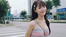 女星元元身材火辣。（圖／翻攝元元IG）