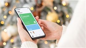 聖誕節前夕提前用「快點卡」訂購美食綁定LINE Pay、出遊聚會綁定Autopass加油，吃喝玩樂、行車出遊一網打盡。（圖／品牌提供）