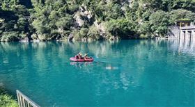 烏來桂山發電廠發現一具女性浮屍。（圖／翻攝畫面）