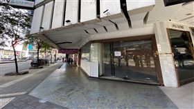 ▲劉媽媽東區三角窗店面由老客人「雄獅旅遊」租下。（圖／房業網記者何宇庭攝，下同）

