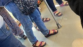 阿姨,涼鞋（圖／翻攝自路上觀察學院 臉書）