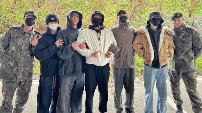 RM、V真的入伍了！防彈全到齊6豪車進營區