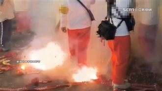 高雄繞境放炮像鋪紅毯　漢神商圈瀰漫煙霧