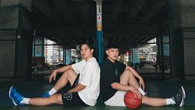 361°宣布，將簽下「台版浪花兄弟」盧冠良、盧冠軒成為品牌所屬籃球運動員。（圖／361°提供）