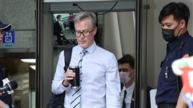 夏克立庭訊結束離開表示會再和律師討論進度。（圖/記者邱榮吉攝影）