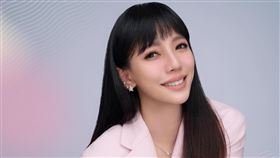 翻攝自李靚蕾臉書