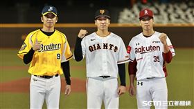 ▲讀賣巨人軍90週年紀念台灣試合，中信兄弟、讀賣巨人、樂天桃猿球員合影。（圖／記者劉彥池攝影）