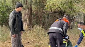 何潤東（左）在一旁似乎並無大礙。（圖／翻攝畫面）